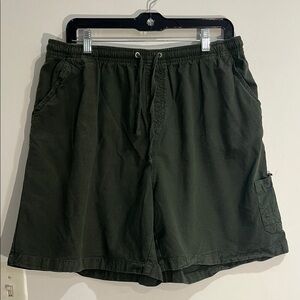 Cappagallo men’s Green Cargo Shorts XL. I-25